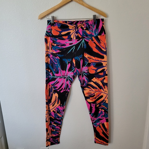 SOFT SURROUNDINGS Leaf Leggings - Picture 5 of 5